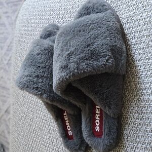 NWOT Sorel Go-Mail Run Grey Slippers